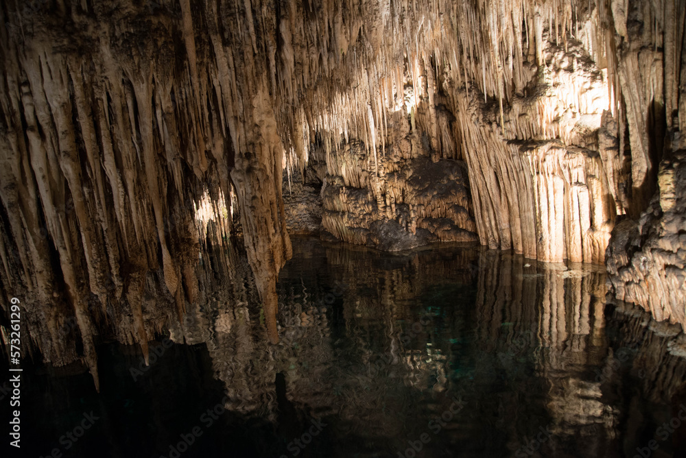 Majorca is undoubtedly one of the most attractive places in the world for lovers of caving - the science of studying caves. Majorca is undoubtedly one of the most attractive places in the world for lovers of caving - the science of studying caves.