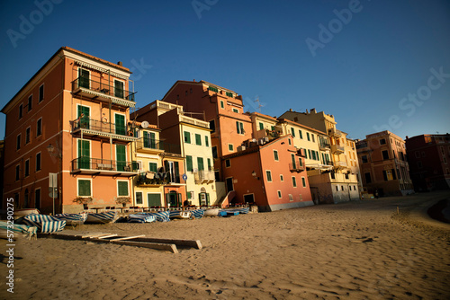 Canvastavla Sunrise view of the Bay of Silence in Sestri Levante