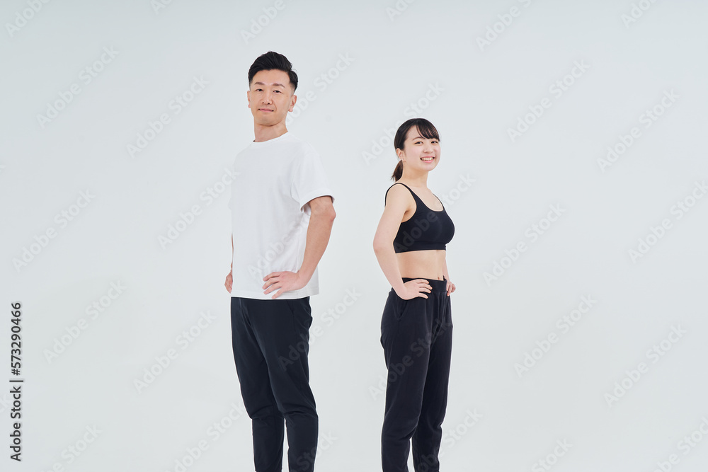 スポーツウェアを着た男女 スポーツウェアを着た男女