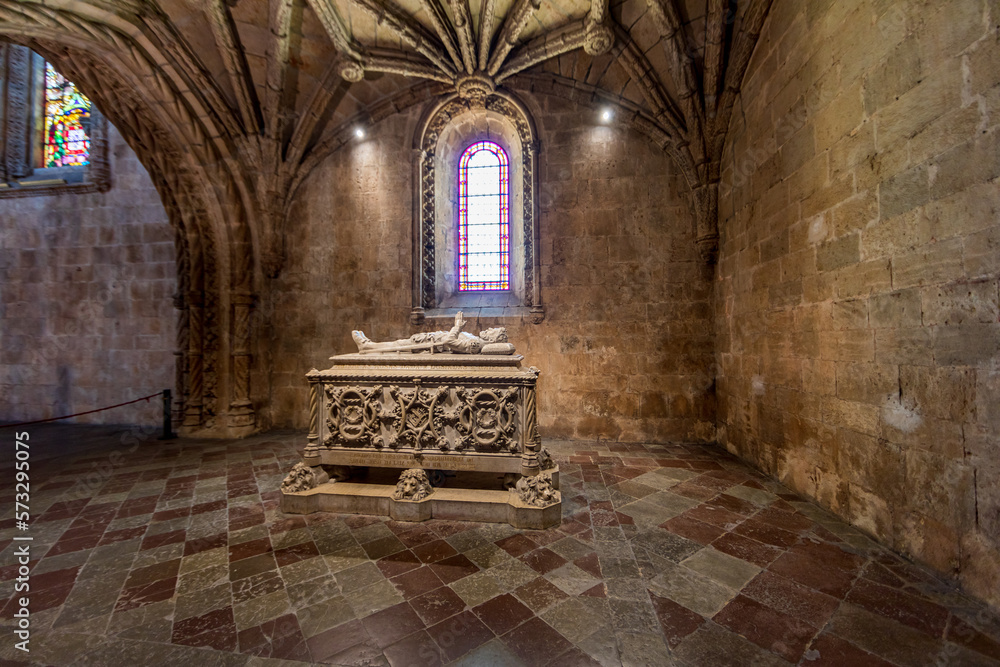Fototapeta premium Tomb of Luis de Camoes. Jeronimos Monastery church (Mosteiro dos Jeronimos). Belem, Lisbon, Portugal