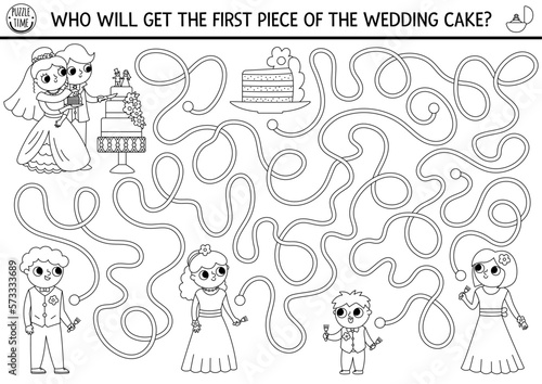 Canvastavla Wedding black and white maze for kids with bride and groom cutting the cake