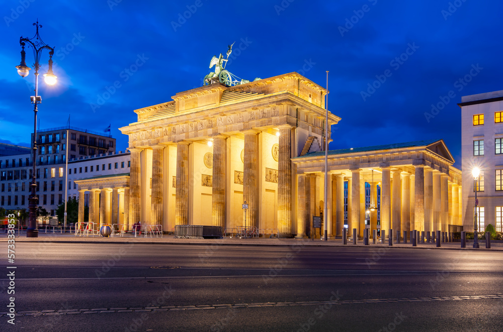 Brandenburg Gate (Brandenburger Tor) at night, Berlin, Germany