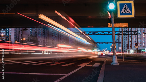 Foto Night highway under the bridge on long exposure