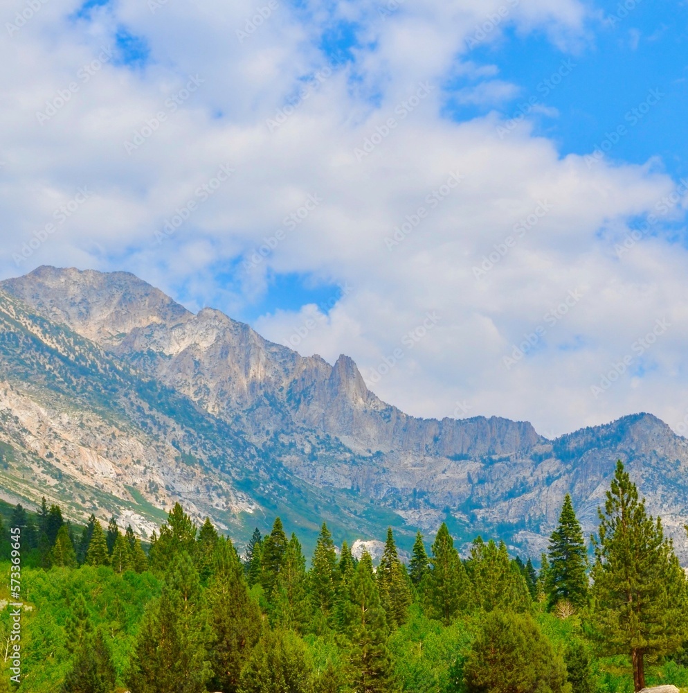 Obraz premium Beautiful sky and mountains