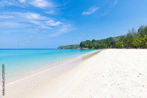 Surin beach with blue sky during a sunny day, one of the tourist destination in Phuket, Thailand © PinkBlue
