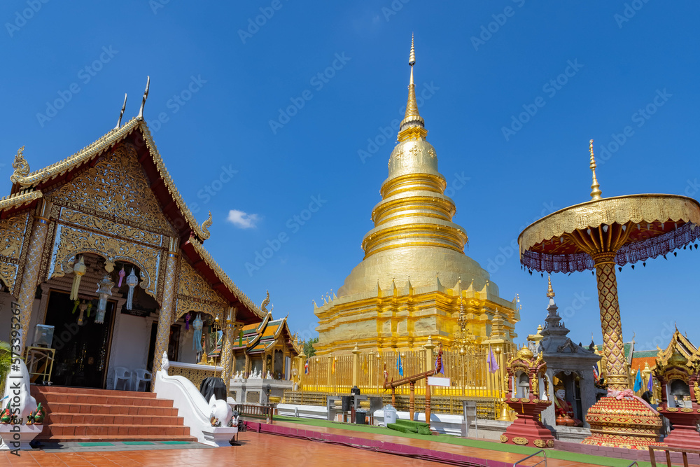 Naklejka premium Wat Phra That Hariphunchai temple in lamphun province, a popular tourist destination in northern of Thailand