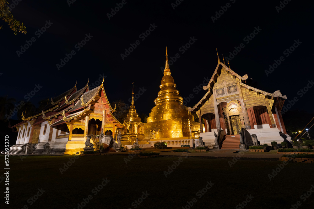 Fototapeta premium Wat Pra Sing temple at night, the destination landmark historical temple in Chiangmai Province, Northern of Thailand.