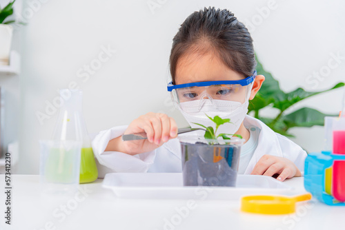 Asia little girl science photo