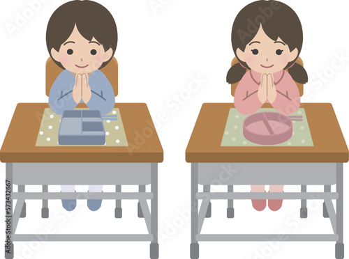 学校でお弁当にごちそうさまをする児童