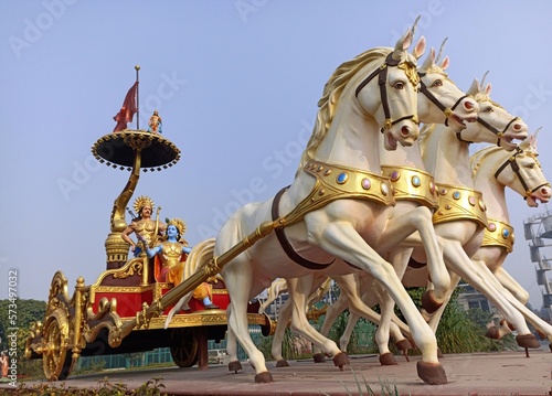 Statue of Indian chariot with horses.  © Dinesh