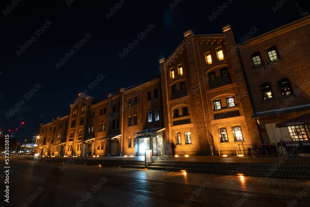 Naklejka premium Tokyo, Japan - November 2017: Yokohama red bricks warehouse at night