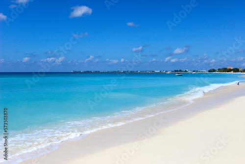 Seven mile beach, Cayman islands © elvirkin