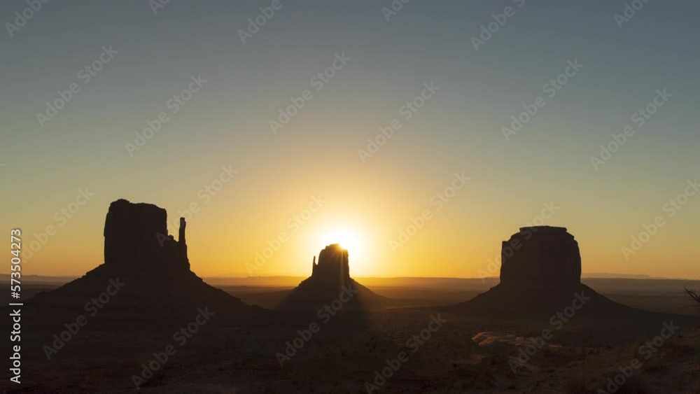 Amazing Sunrise At Monument Valley, USA Amazing Sunrise At Monument Valley, USA