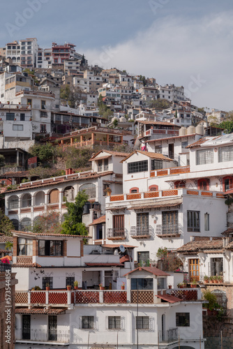 Taxco Guerrero, white houses stacked on the mountainside © lucrousseau