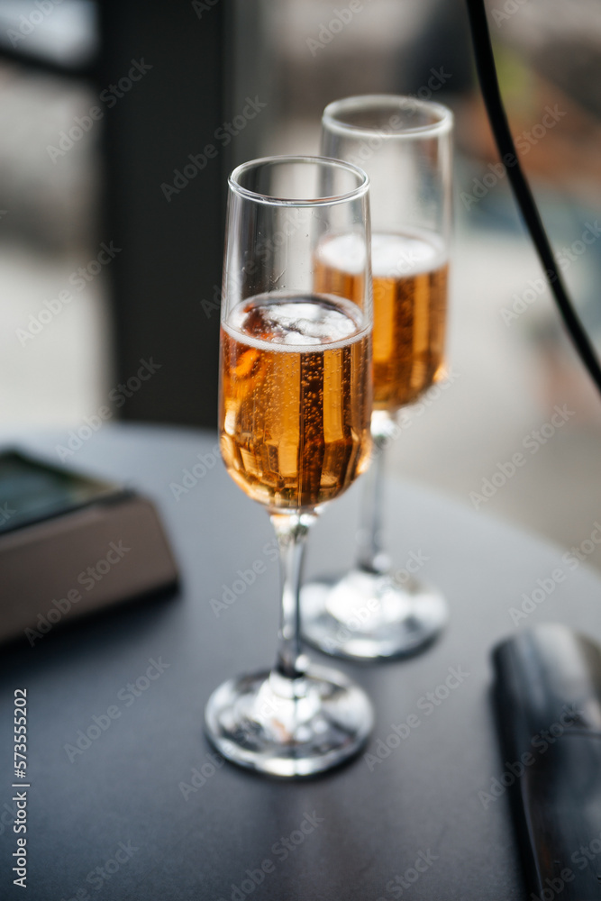 Fototapeta premium Two glasses of champagne stand on the table at the wedding ceremony