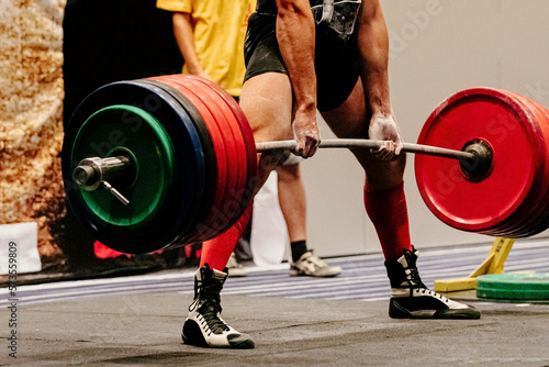 man powerlifter record weight deadlift in powerlifting competition photo