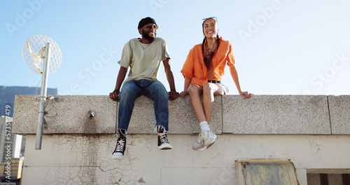 Photographie Rooftop, relax and friends for social conversation together in cool wind, sunshine and blue sky mock up space for advertising gen z youth aesthetic