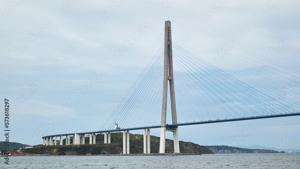 Obraz premium Vladivotok bridge. View from the moving ferry.