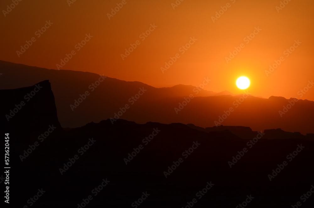 Fototapeta premium beautiful sunset over the rocks of 
