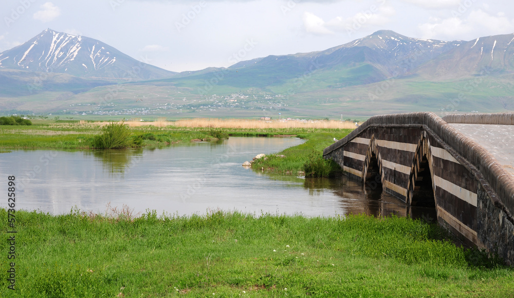 Fototapeta premium Located in Van, Turkey, the Bendi Mahi Bridge was built in the 13th century.