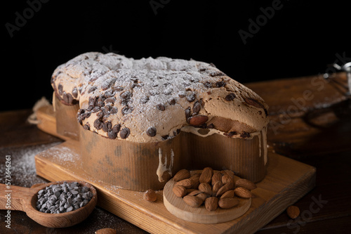 Tableau sur toile Colomba with chocolate