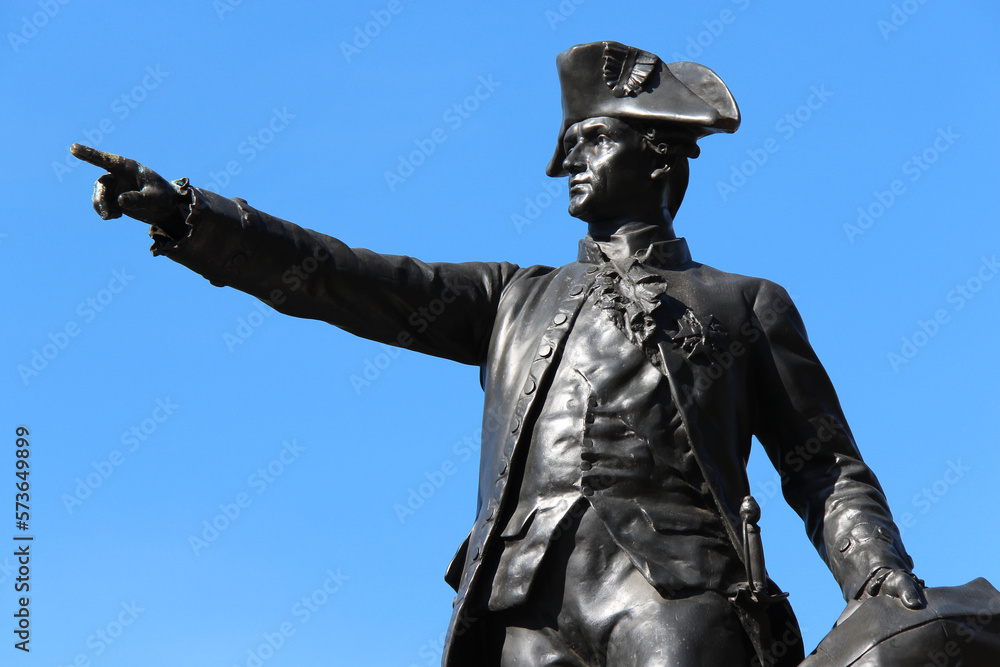 Obraz premium Statue of the maréchal de rochambeau in vendôme (france) 