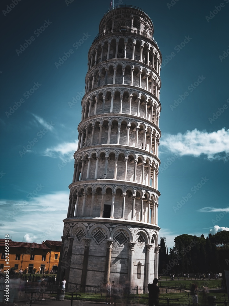 leaning tower