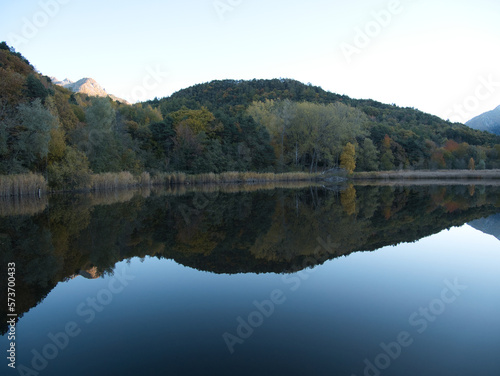 Fototapeta Naklejka Na Ścianę i Meble -  Afternoon at Villa lake during autumn. Alps, Aosta Valley, Italy