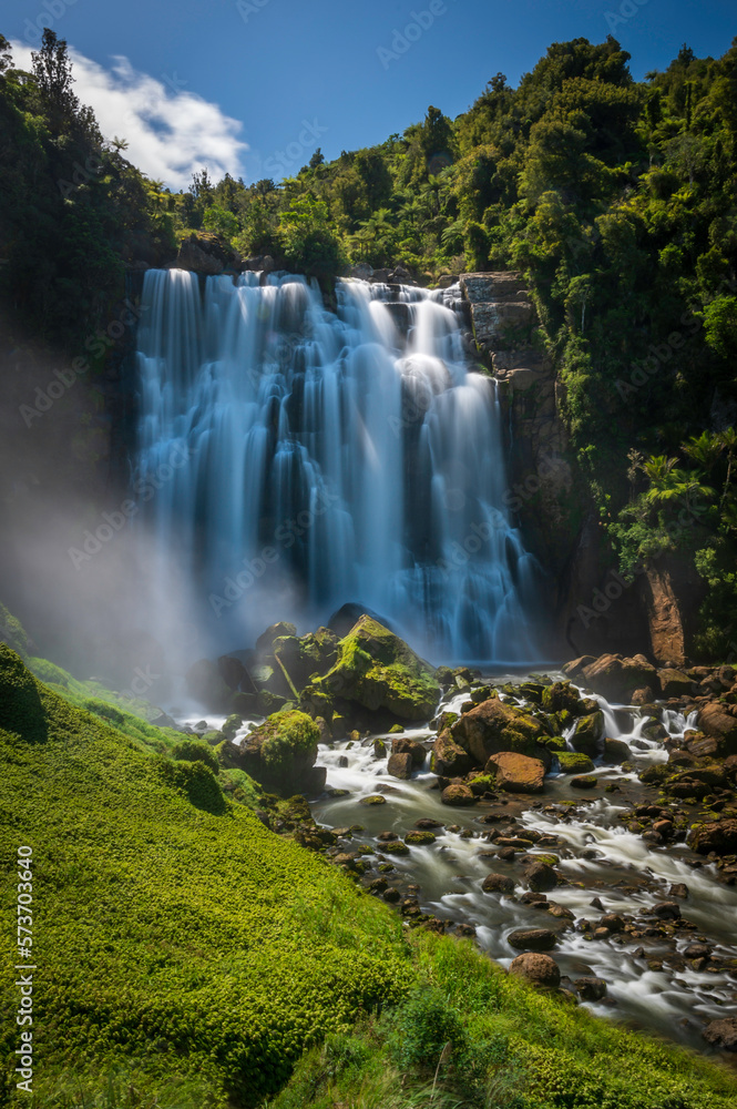 Fototapeta premium Summer time at Marokopa Falls, Waikato District, New Zealand