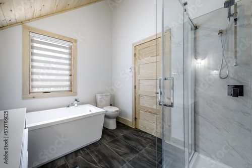 Winter cottages in remote area Quebec, Canada, log house with sauna, SPA, bedrooms, pool, living room, messanine, kitchen and bathrooms
