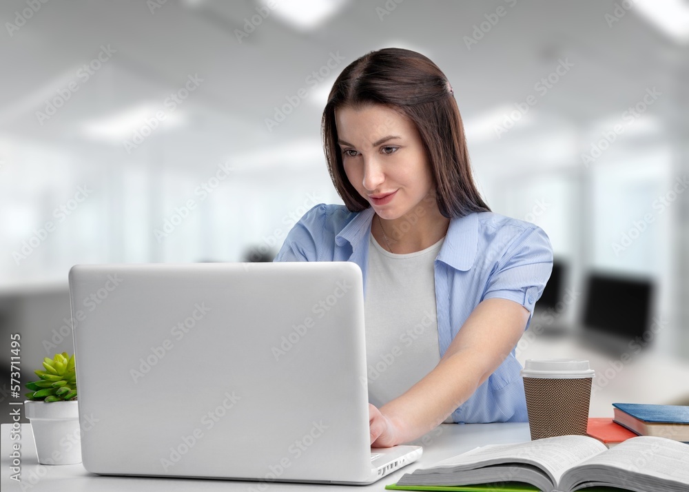 © BillionPhotos.com - Smiling young business man employer in office © BillionPhotos.com - Smiling young business man employer in office