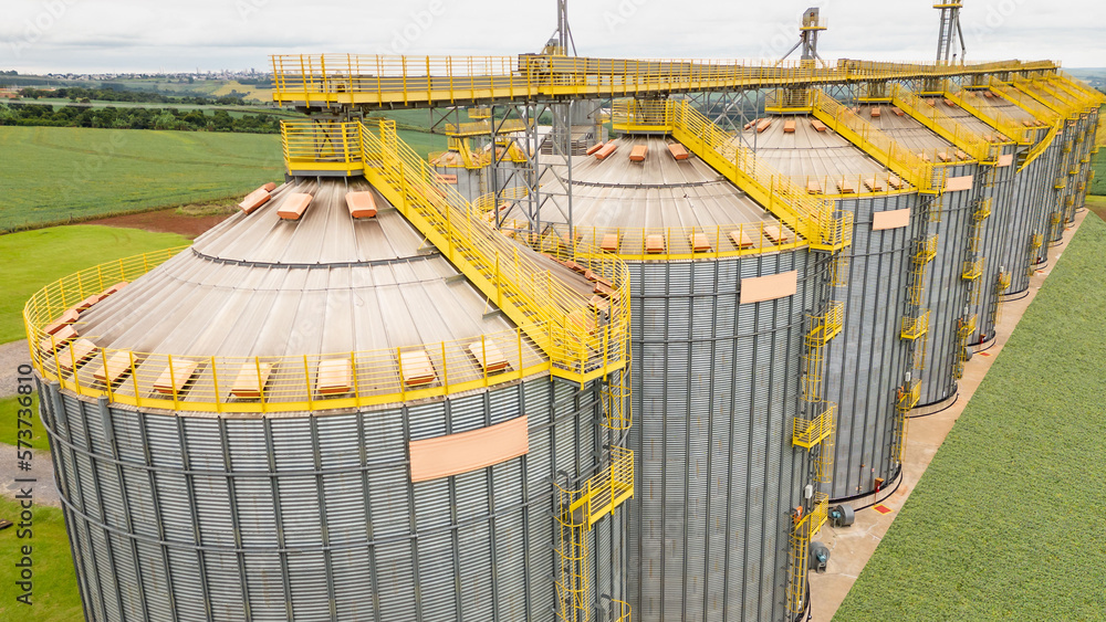 Metal silo, equipment for storing agriculture food such as soy, corn, rice, coffee