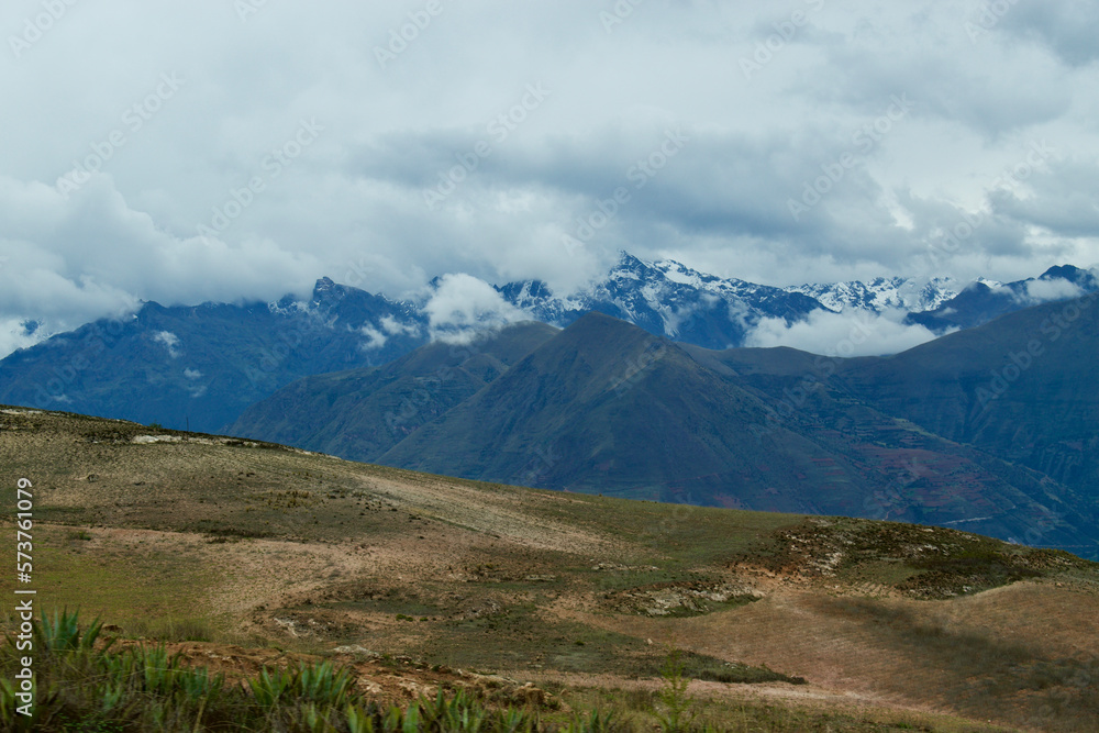 Obraz premium landscape with sky and clouds and mountains