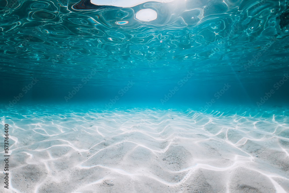 Turquoise ocean with sand underwater in Florida. Ocean background - obrazy, fototapety, plakaty 