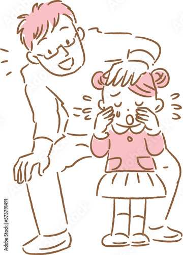 泣いている女の子を慰める若いお父さん