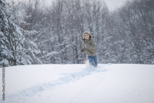 children race through the snow