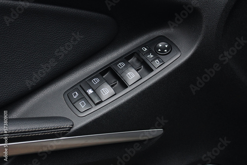 Electric windows control buttons. Window switches in cars © Best Auto Photo