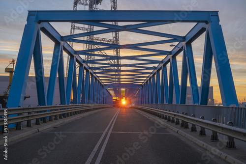 Fototapeta Naklejka Na Ścianę i Meble -  rising sun over the truss bridge
