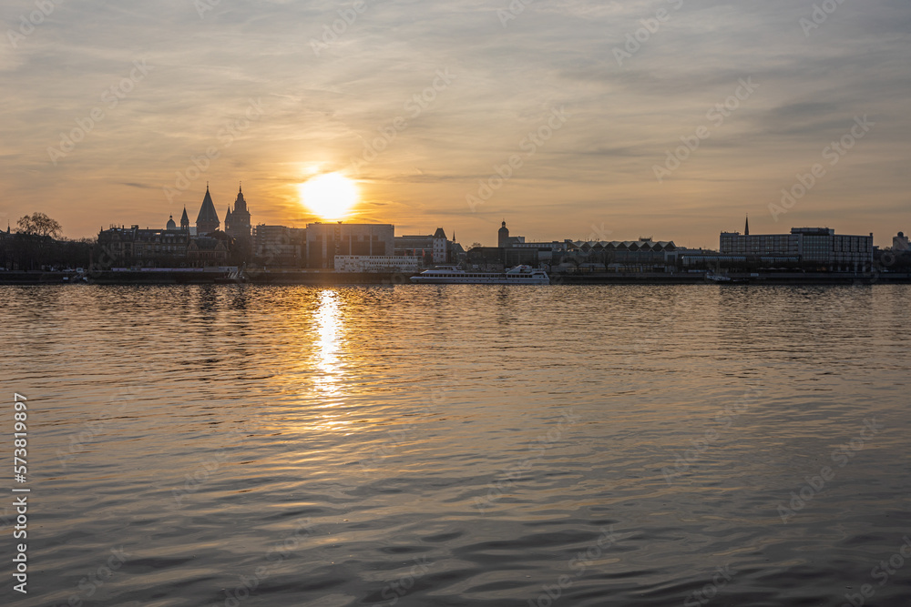Sonnenuntergang in Mainz am Rhein