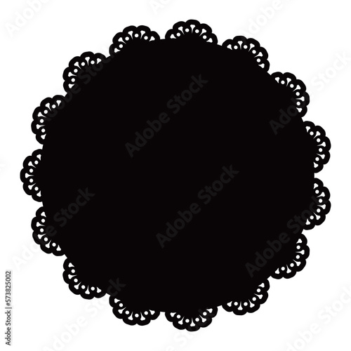 黒色の円形のレース風の装飾パーツ © アオフジマキ