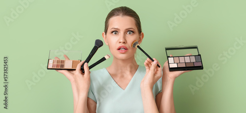 Shocked young woman and han...