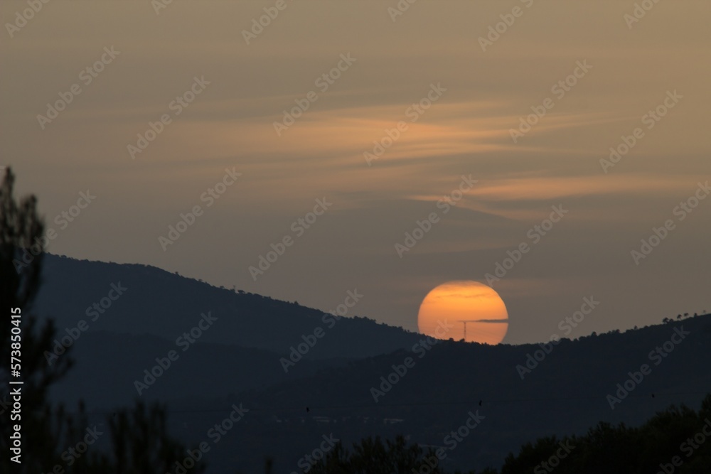 Puesta de sol en la Sierra de Mariola, Comunidad Valenciana, España Puesta de sol en la Sierra de Mariola, Comunidad Valenciana, España