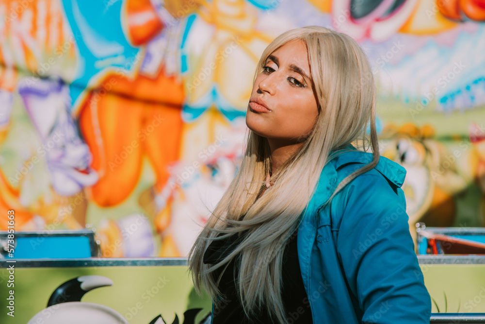 Obraz premium girl in outdoor amusement park