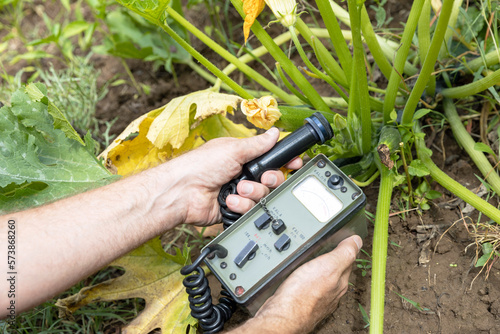 Fotografia Measurement of radioactivity concentration levels in vegetables