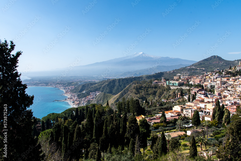 Blick auf Vulkan Ätna in Sizilien, Italien