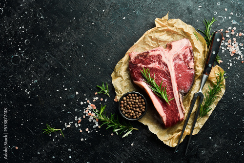 Obraz na płótnie Dry-aged Raw T-bone or porterhouse beef steak