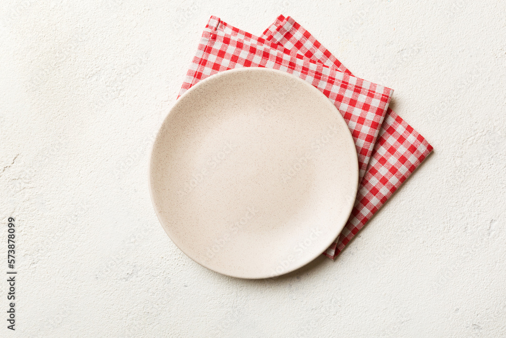 Top view on colored background empty round white plate on tablecloth for food. Empty dish on napkin with space for your design - obrazy, fototapety, plakaty 