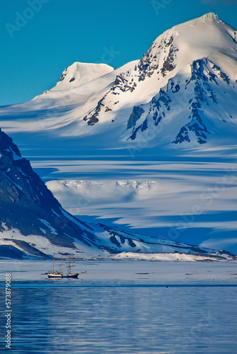 Expedition Boat, Snowcapped Mountains, Oscar II Land, Arctic, Spitsbergen, Svalbard, Norway, Europe