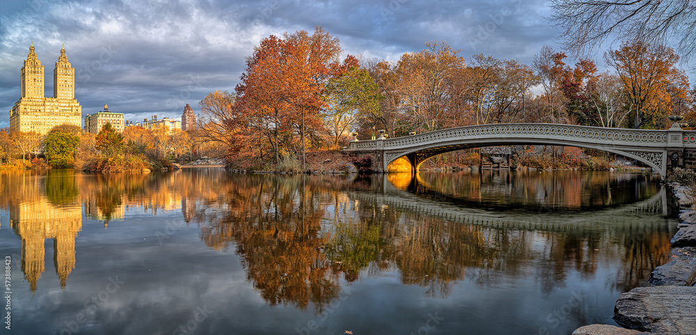 Bow bridge, early morning in late autumn
