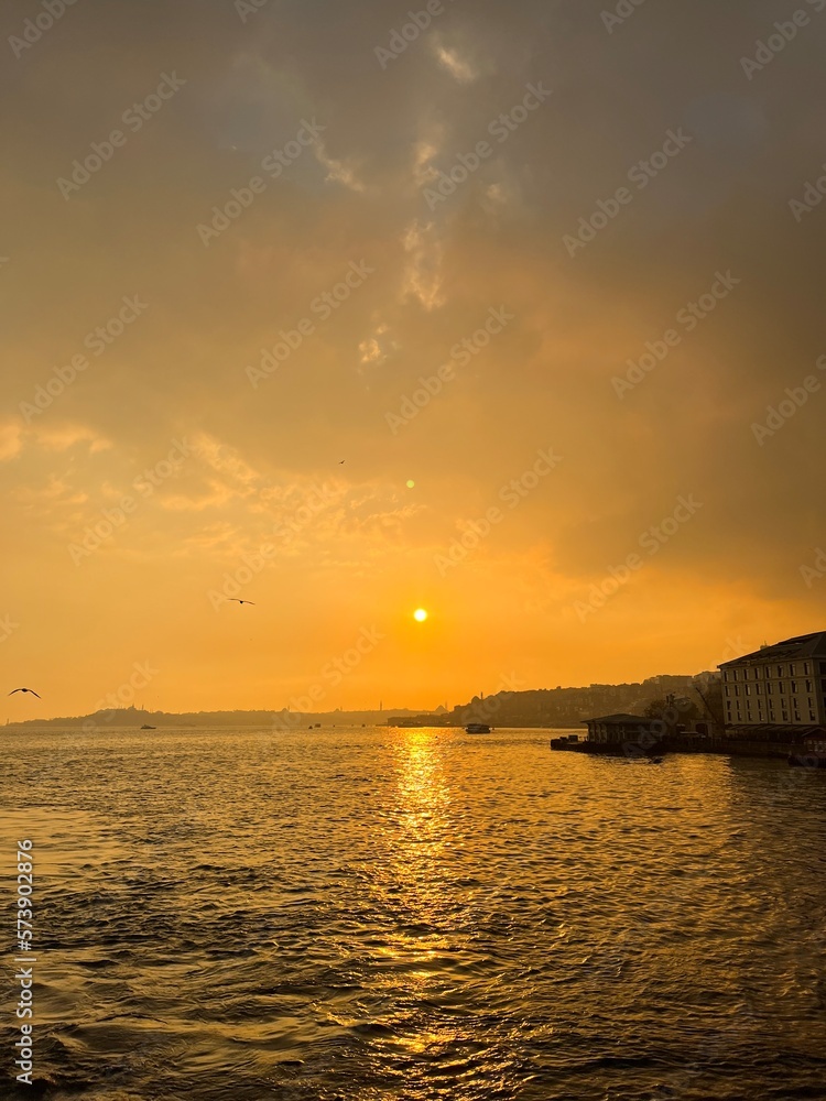 Fototapeta premium sunset over the sea